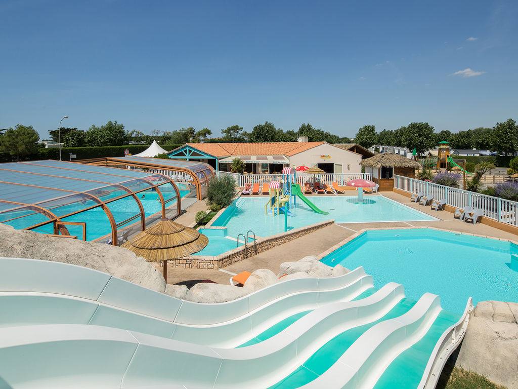 1_espace_aqua_galleria_slide_village