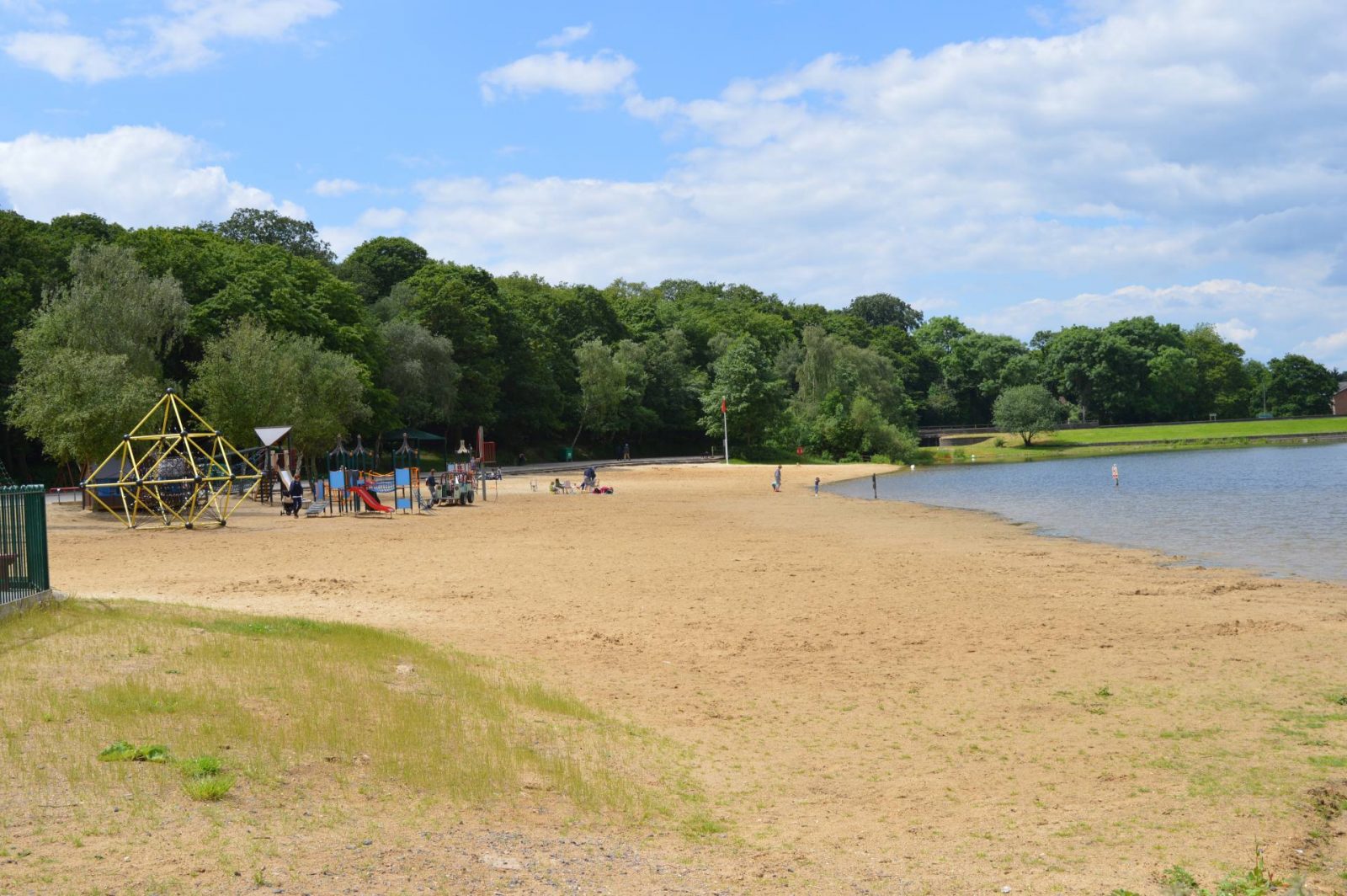 Ruislip_Lido_beach